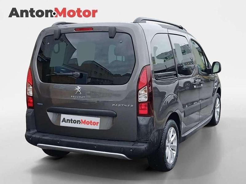 Usado Peugeot Partner Tepee Active 111 CV (81 kW) 2018 Marrón Monovolumen