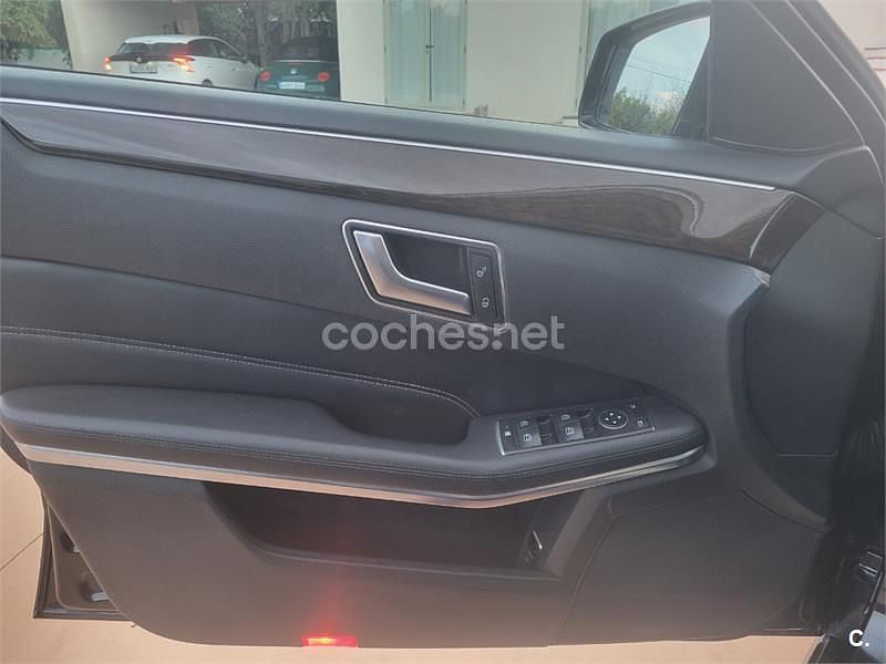 Usado Mercedes E200 Avantgarde 136 CV (100 kW) 2013 Negro Familiar