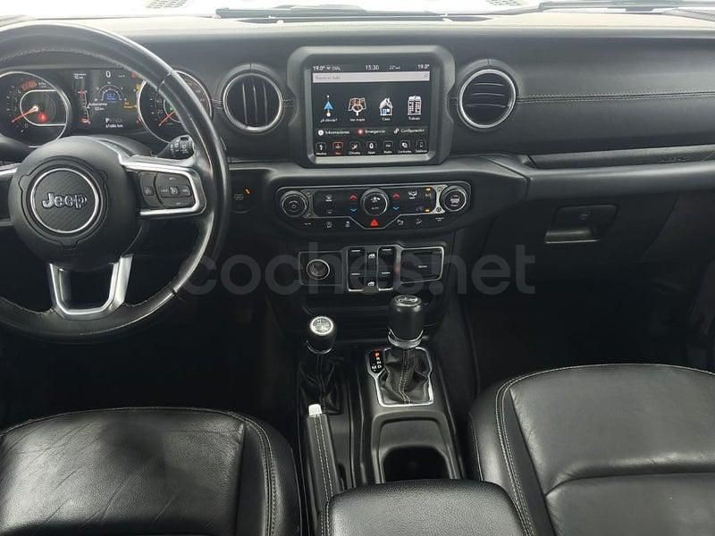 Usado Jeep Wrangler Unlimited Sahara 200 CV (147 kW) 2019 Gris / plata SUV
