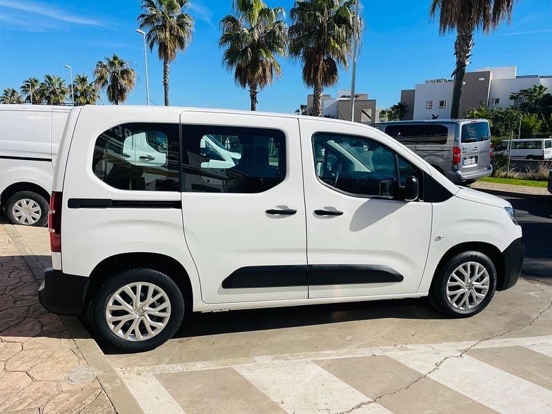 Usado Citroën Berlingo Live 102 CV (75 kW) 2021 Blanco Monovolumen