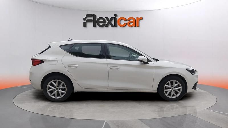 Usado Seat Leon Style 116 CV (85 kW) 2021 Blanco Berlina