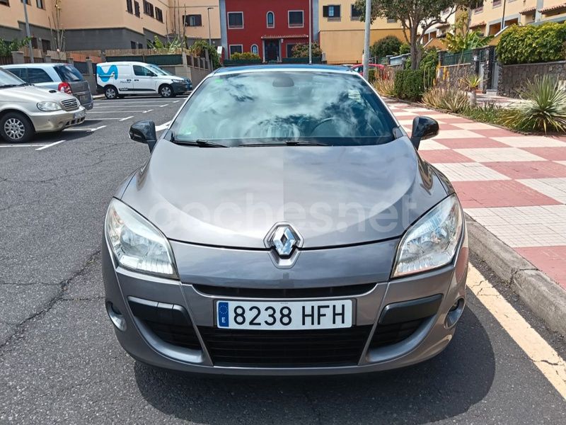Gris / plata Usado 2014 Renault Mégane III Bose Edition Coupe | 7990 € (Precio justo) - Imagen 1/4
