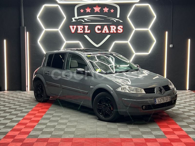 Gris / plata Usado 2005 Renault Mégane II Authentique Berlina | 4790 € (Precio justo) - Imagen 1/4
