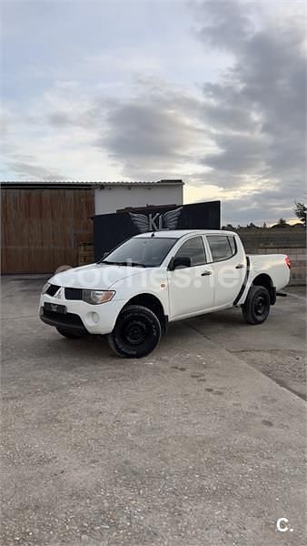 Blanco Usado 2009 Mitsubishi L200 Intense+ Recogida | 11.800 € - Imagen 1/4