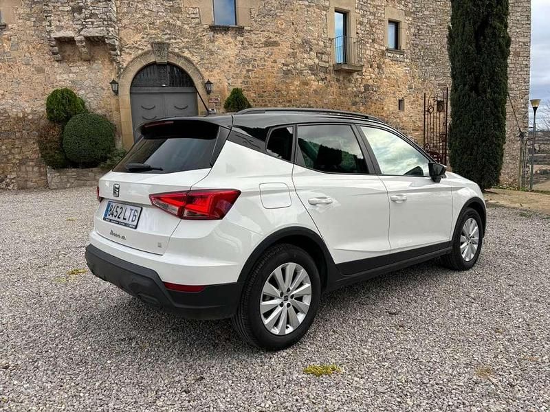 Usado Seat Arona Style 110 CV (80 kW) 2021 Blanco SUV