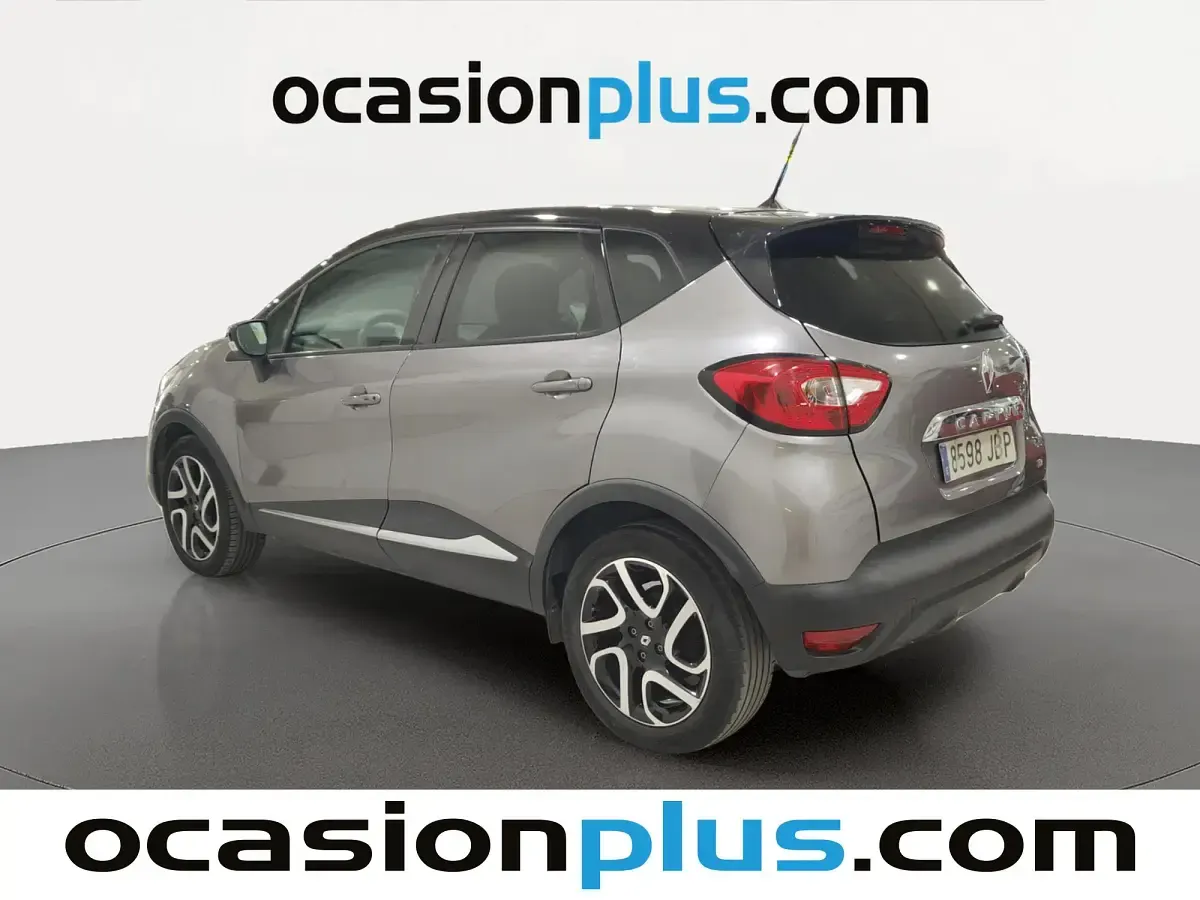 Usado Renault Captur Zen 120 CV (88 kW) 2014 Gris plata SUV