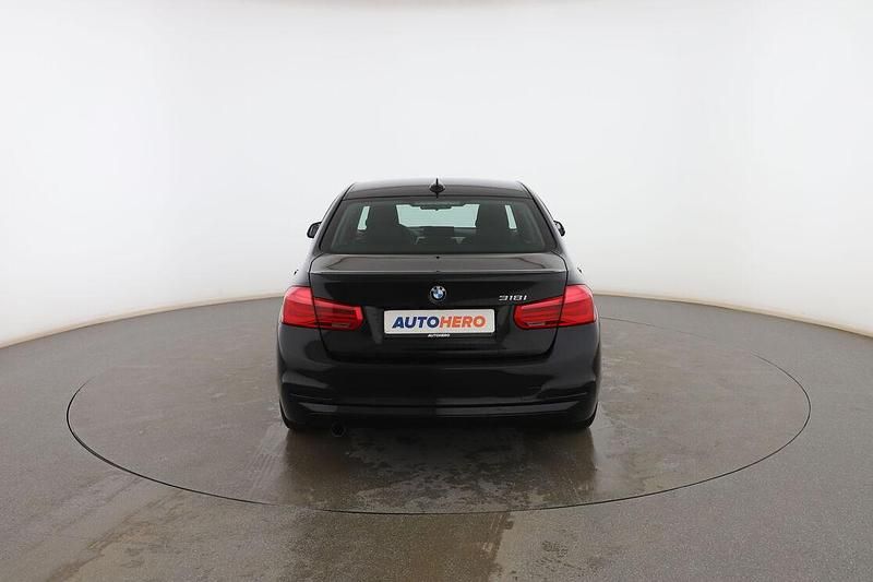 Usado BMW 318 Sport Line 135 CV (99 kW) 2016 Negro Berlina