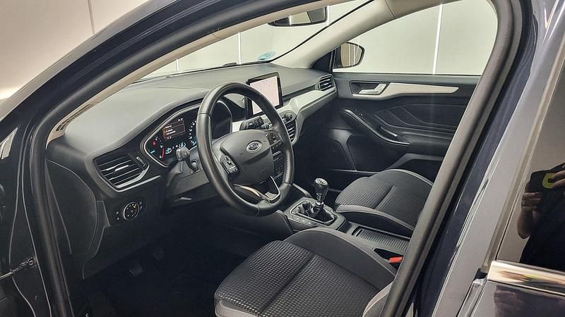 Usado Ford Focus Trend+ 120 CV (88 kW) 2021 Azul Familiar