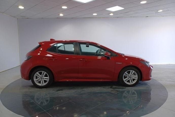 Usado Toyota Corolla Active 140 CV (102 kW) 2020 Rojo Berlina