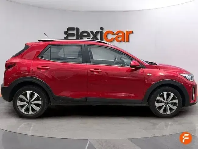 Usado Kia Stonic 120 CV (88 kW) 2022 Rojo SUV