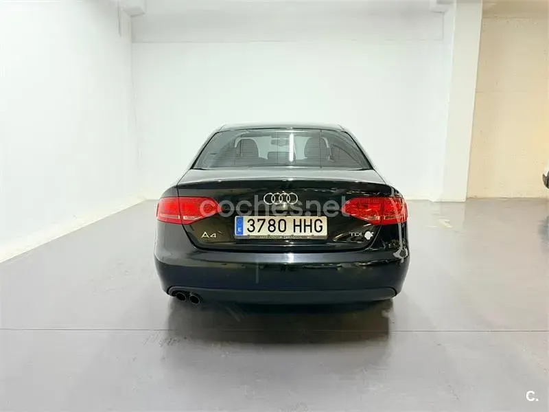 Usado Audi A4 136 CV (100 kW) 2011 Negro Berlina