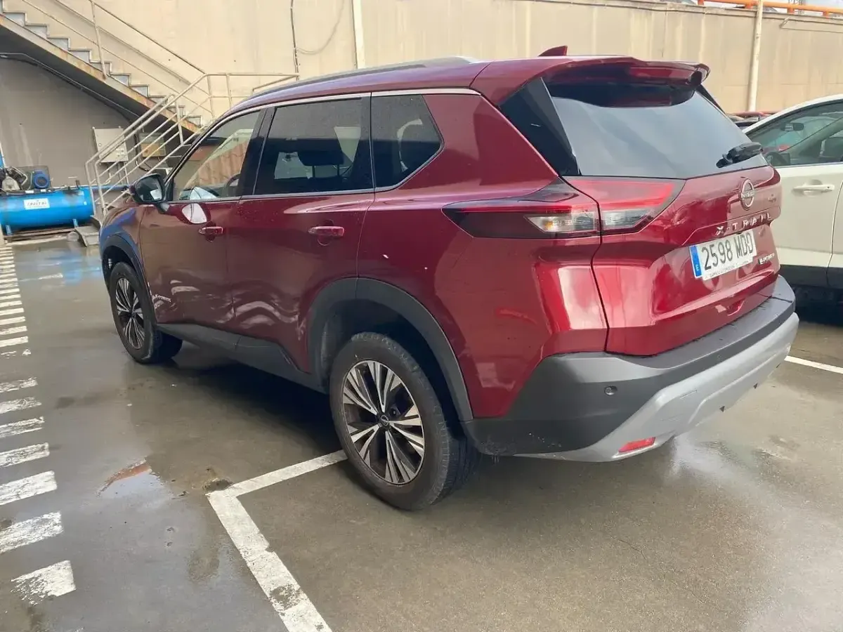 Używany Nissan X-Trail N-Connecta 204 KM (150 kW) 2022 Czerwony SUV