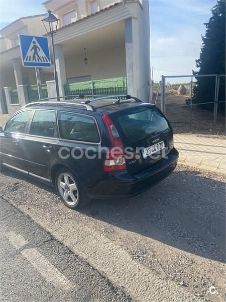 Negro Usado 2006 Volvo V50 Momentum Familiar | 1800 € (Buen precio) - Imagen 1/4