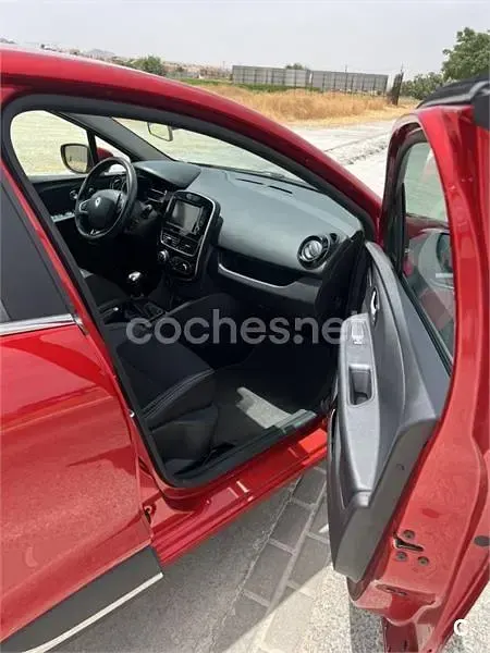 Usado Renault Clio IV Zen 90 CV (66 kW) 2018 Rojo Berlina