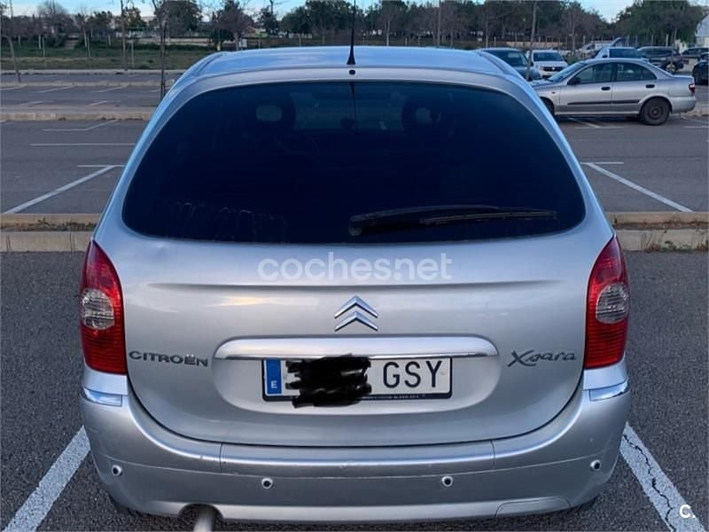 Usado Citroën Xsara Picasso Exclusive 110 CV (80 kW) 2010 Gris / plata Monovolumen
