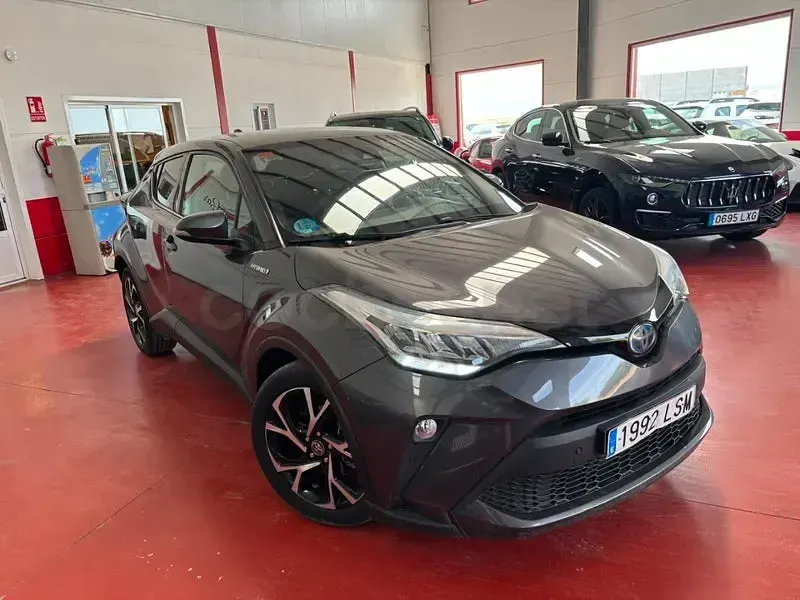 Usado Toyota C-HR Advance 122 CV (89 kW) 2021 Gris / plata SUV