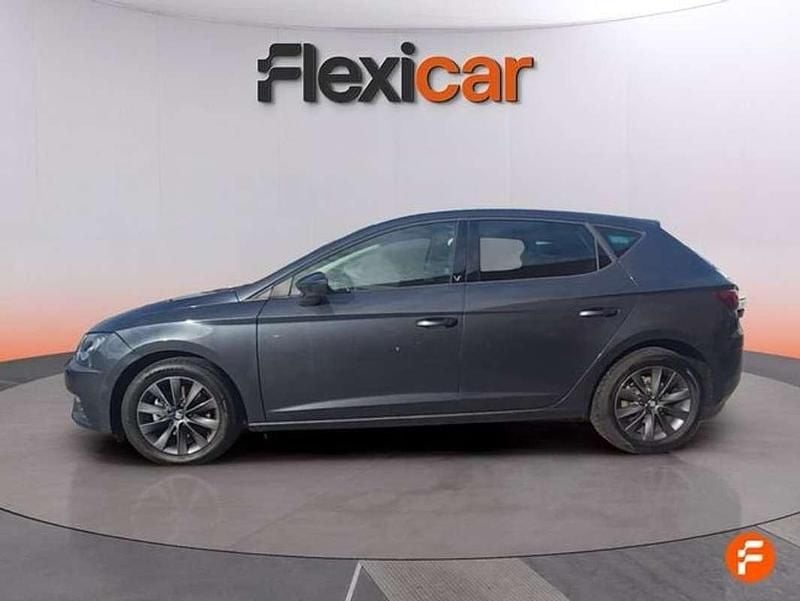 Usado Seat Leon ST Style 131 CV (96 kW) 2020 Gris Familiar