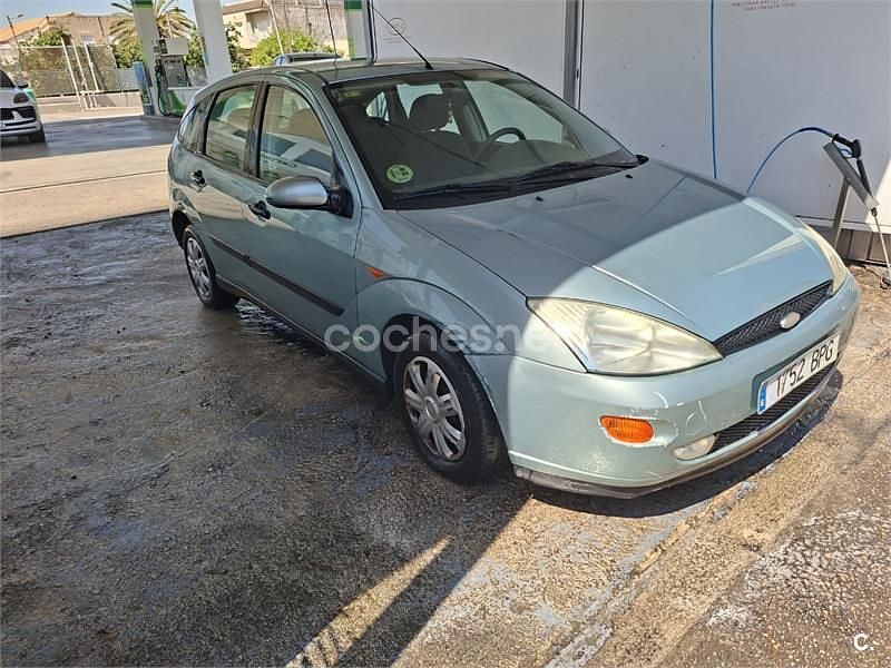 Usado Ford Focus Ambiente 100 CV (73 kW) 2001 Verde Berlina