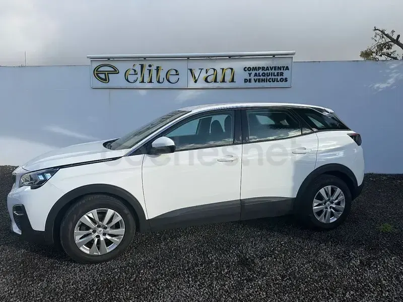 Usado Peugeot 3008 Active 130 CV (95 kW) 2020 Blanco SUV