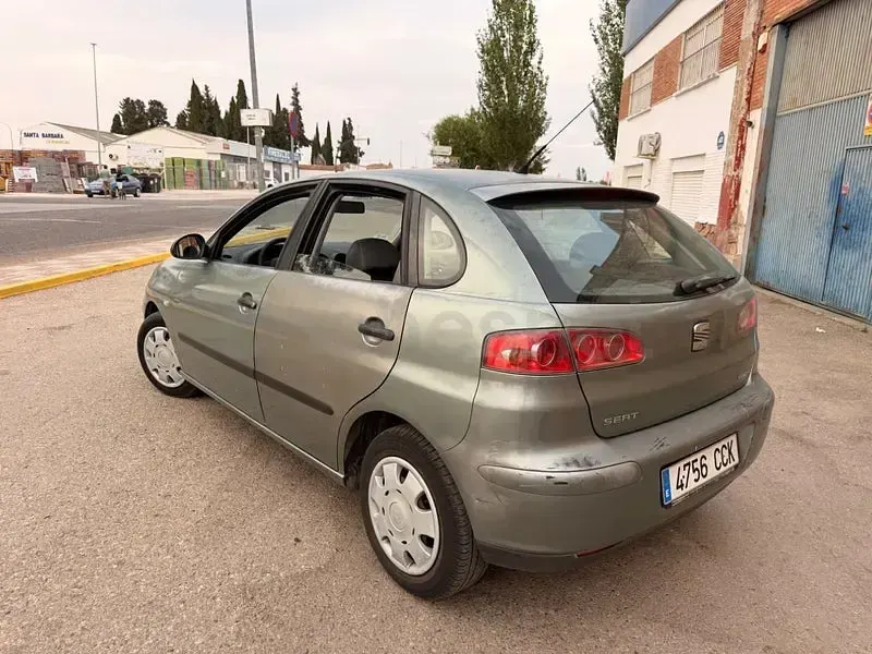 Usado Seat Ibiza 75 CV (55 kW) 2003 Verde Utilitario