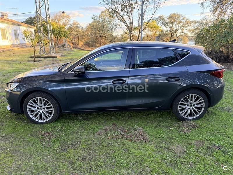 Usado Seat Leon XCELLENCE 150 CV (110 kW) 2021 Gris / plata Berlina