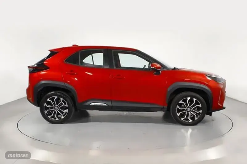 Usado Toyota Yaris Cross Active 116 CV (85 kW) 2022 Rojo SUV