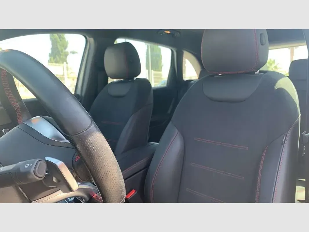Usado Mercedes B180 116 CV (85 kW) 2020 Negro Utilitario