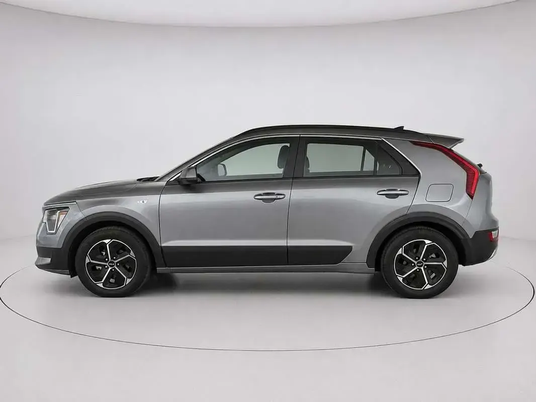 Usado Kia Niro 139 CV (102 kW) 2025 Gris SUV