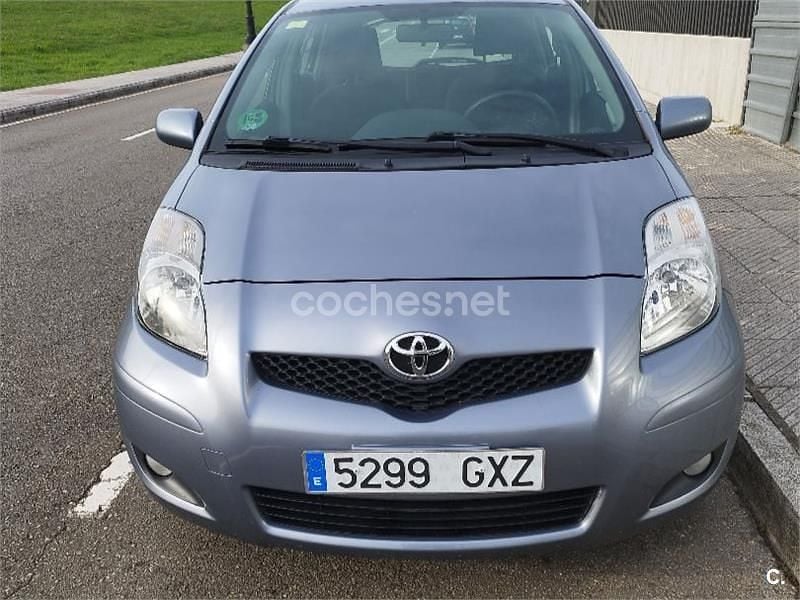 Gris / plata Usado 2010 Toyota Yaris Berlina | 6500 € (Precio justo) - Imagen 1/4