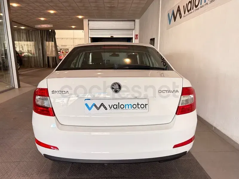 Usado Skoda Octavia 150 CV (110 kW) 2016 Blanco Familiar
