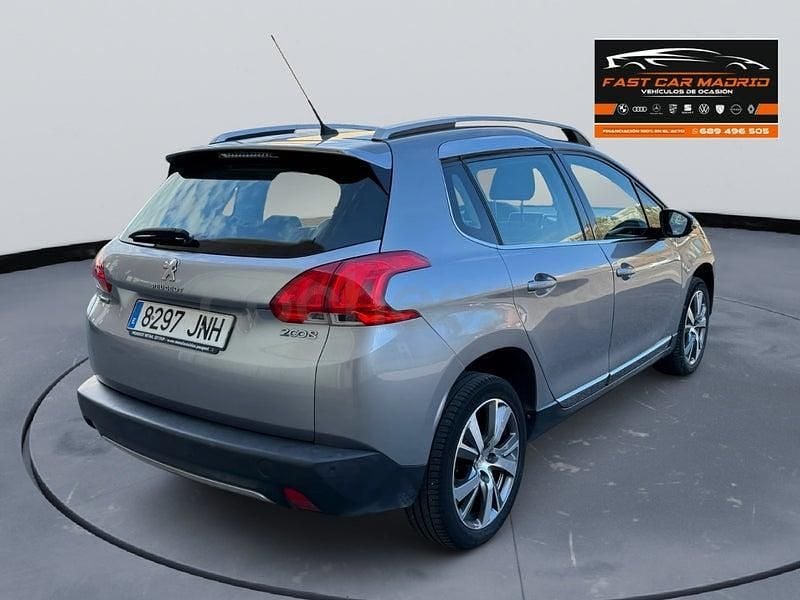 Usado Peugeot 2008 Style 120 CV (88 kW) 2016 Gris / plata SUV