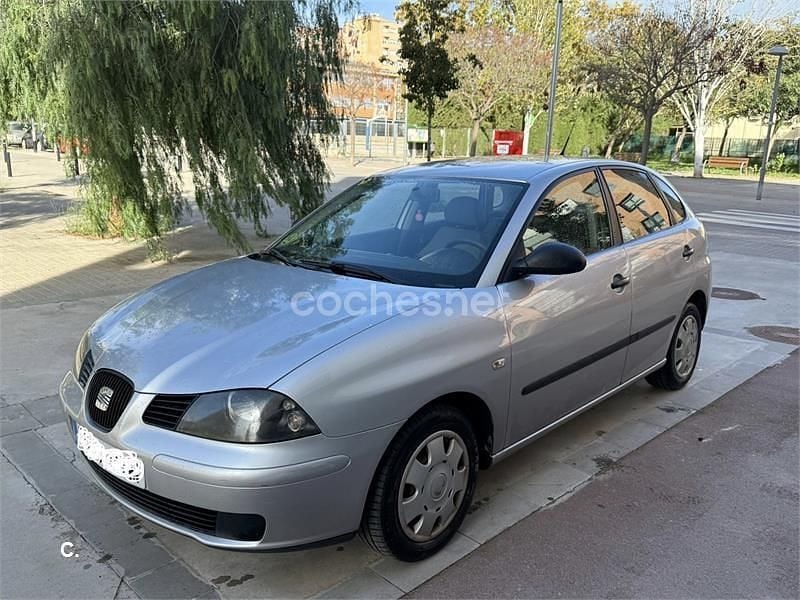Gris / plata Usado 2004 Seat Ibiza Fresh Berlina | 2999 € (Precio justo) - Imagen 1/4