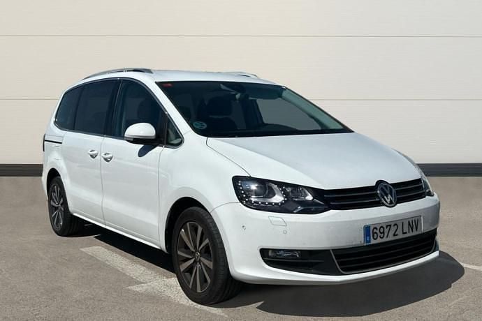 Usado VW Sharan Advance 150 CV (110 kW) 2021 Blanco Monovolumen