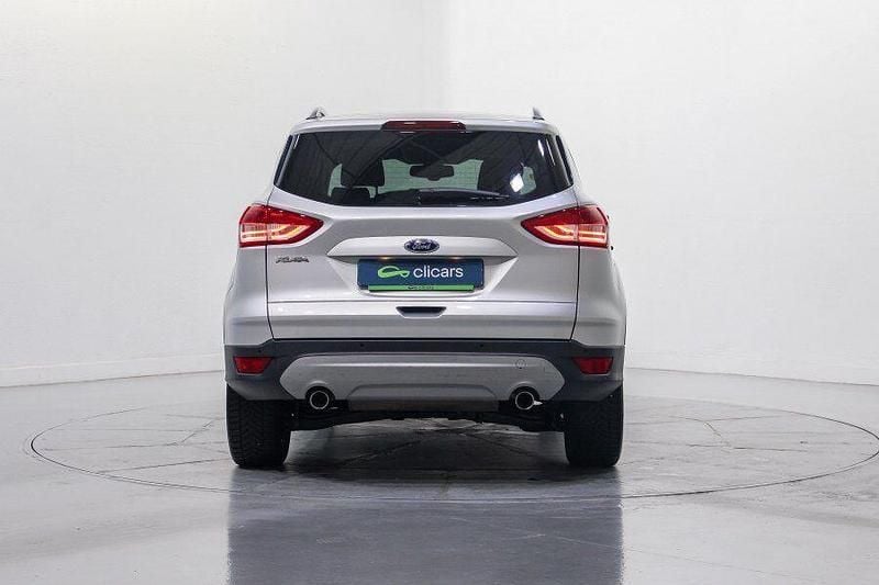 Usado Ford Kuga Titanium 140 CV (102 kW) 2015 Gris SUV