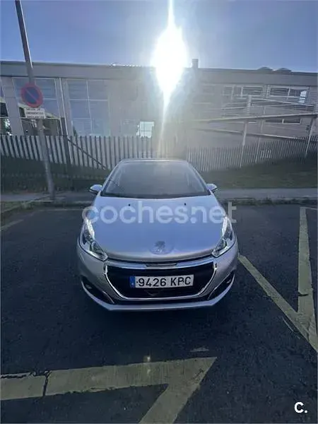 Usado Peugeot 208 Style 100 CV (73 kW) 2018 Gris / plata Utilitario