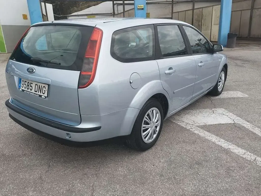 Usado Ford Focus Trend 109 CV (80 kW) 2005 Azul Familiar