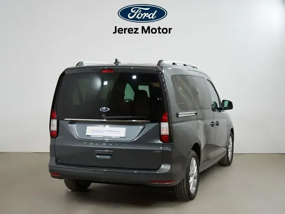 Usado Ford Tourneo Connect Titanium 150 CV (110 kW) 2025 Gris Monovolumen