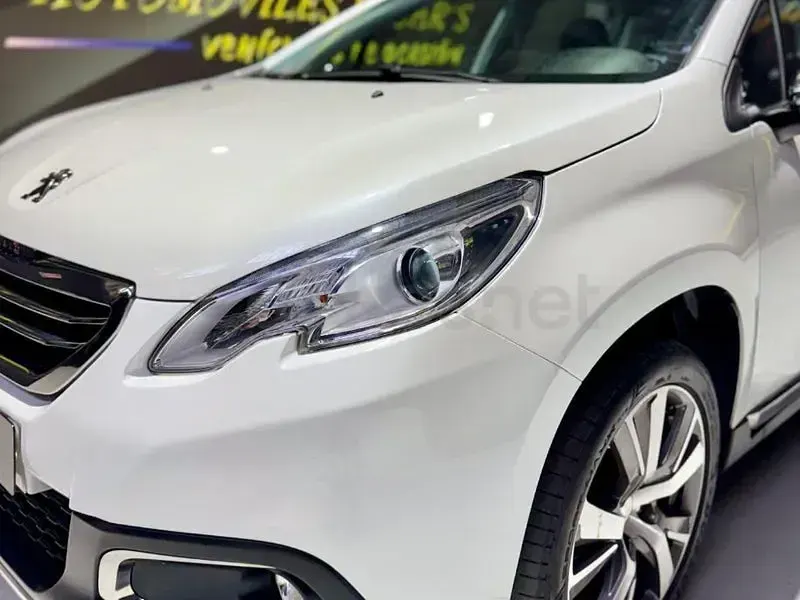 Usado Peugeot 2008 Style 100 CV (73 kW) 2015 Blanco SUV
