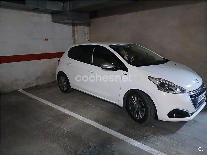 Usado Peugeot 208 Style 100 CV (73 kW) 2016 Blanco Utilitario