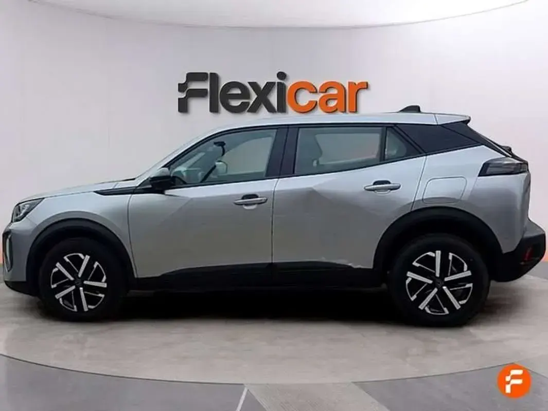 Usado Peugeot 2008 Active 101 CV (74 kW) 2023 Gris SUV