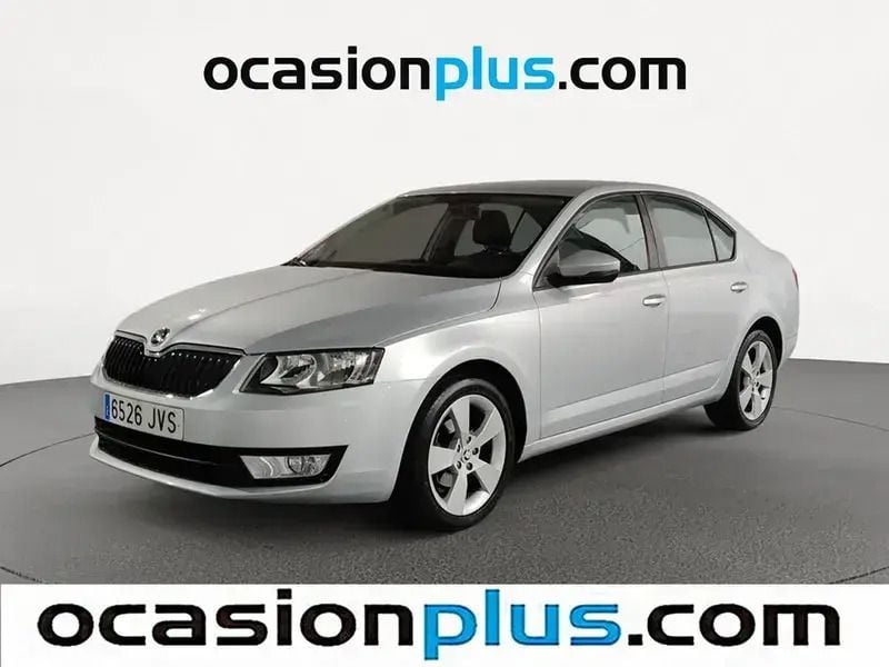 Gris plata Usado 2016 Skoda Octavia Ambition Berlina | 12.450 € (Precio justo) - Imagen 1/4