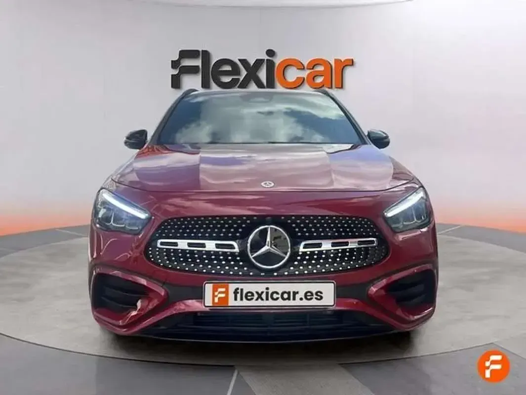 Usado Mercedes GLA200 150 CV (110 kW) 2025 Rojo SUV