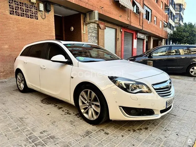 Usado Opel Insignia Excellence 163 CV (119 kW) 2014 Blanco Familiar