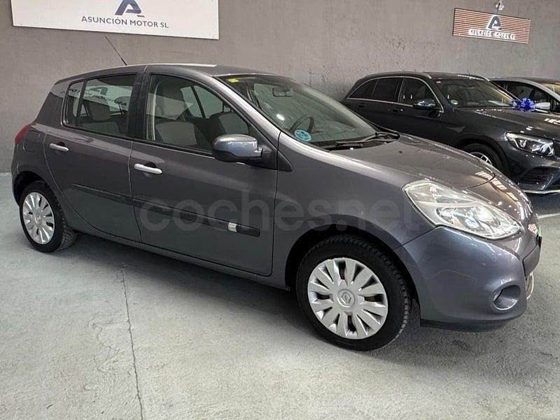 Usado Renault Clio II Authentique 75 CV (55 kW) 2009 Gris / plata Berlina