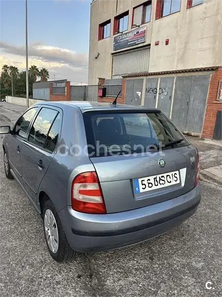 Usado Skoda Fabia 64 CV (47 kW) 2005 Azul Berlina