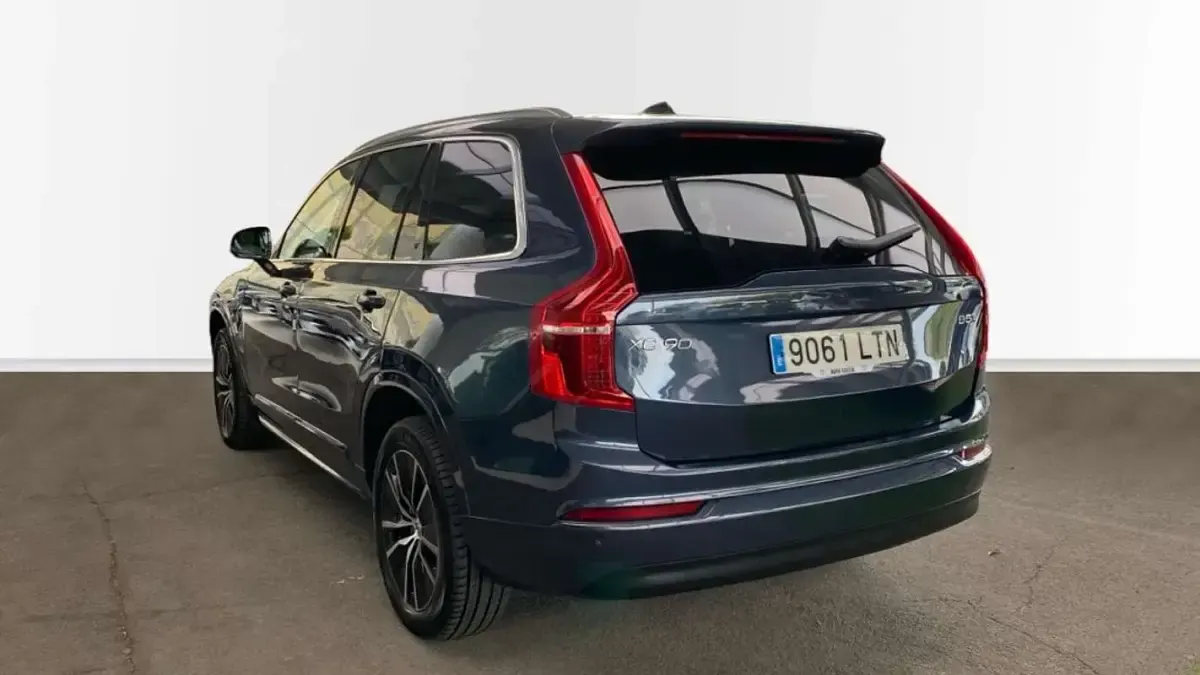 Używany Volvo XC90 Momentum 235 KM (172 kW) 2021 SUV