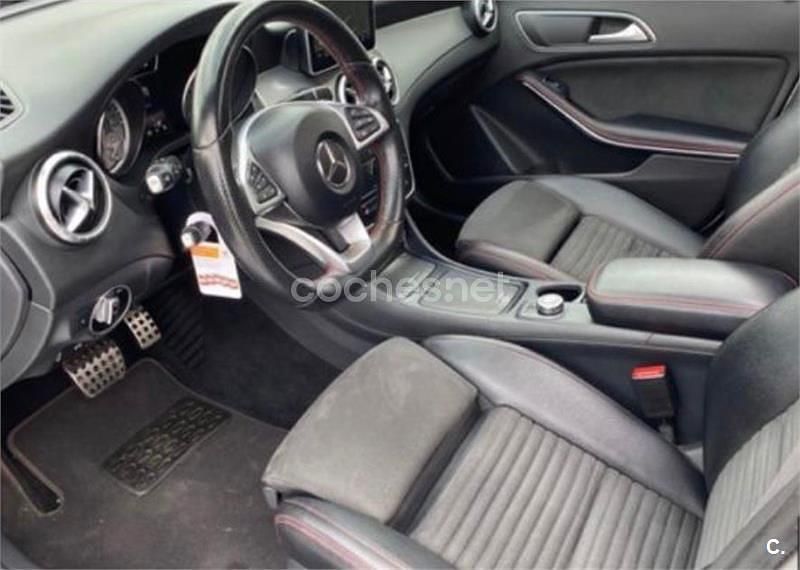 Usado Mercedes CLA220 Shooting Brake AMG line 177 CV (130 kW) 2017 Gris / plata Familiar