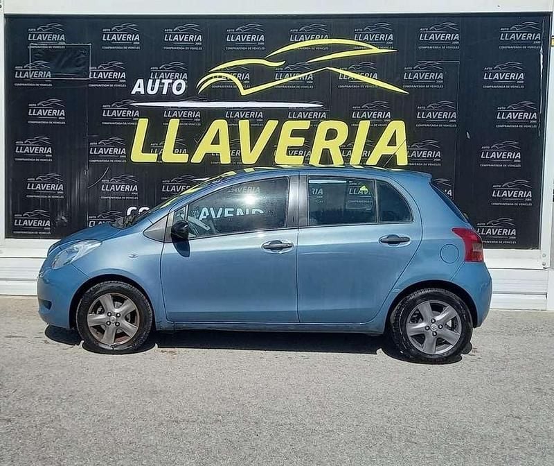 Usado Toyota Yaris Sol 87 CV (63 kW) 2008 Azul Utilitario