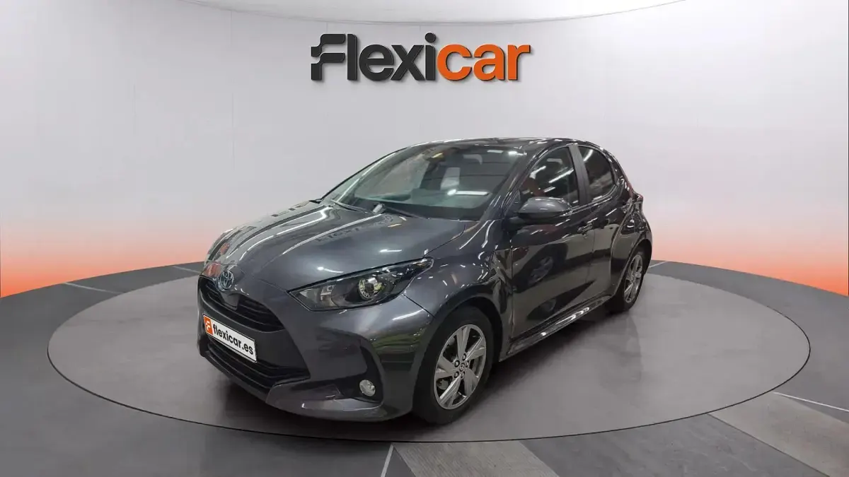 Usado Toyota Yaris Hybrid Active 116 CV (85 kW) 2025 Gris Berlina
