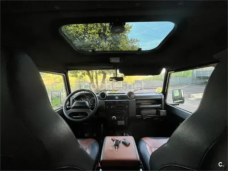 Usado Land Rover Defender 122 CV (89 kW) 2015 Gris / plata Familiar